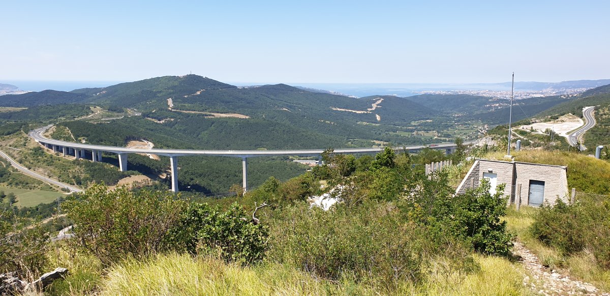 the motorways are excellent in Slovenia, this one whisks Lodge guests down to the coast in just 30 mins.. the motorways are excellent in Slovenia, this one whisks Lodge guests down to the coast in just 30 mins..