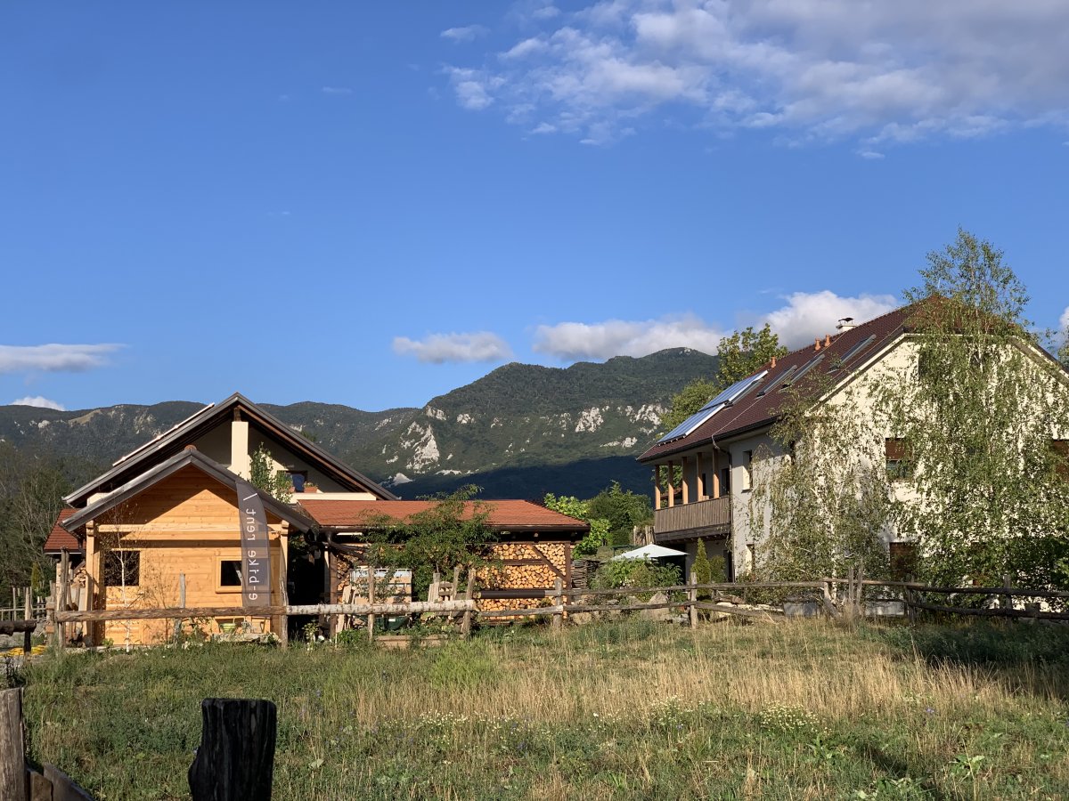the Lodge is surrounded by countryside in the middle of Nowhere.. Close to Everywhere! the Lodge is surrounded by countryside in the middle of Nowhere.. Close to Everywhere!