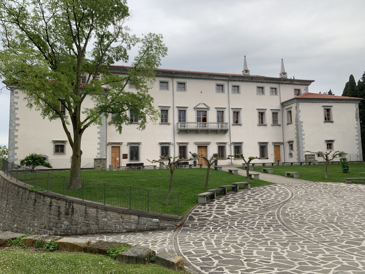 Vipolze castle is another of those very secret places you might stumble upon and have a wonderfully unexpected afternoon visit.. Vipolze castle is another of those very secret places you might stumble upon and have a wonderfully unexpected afternoon visit..