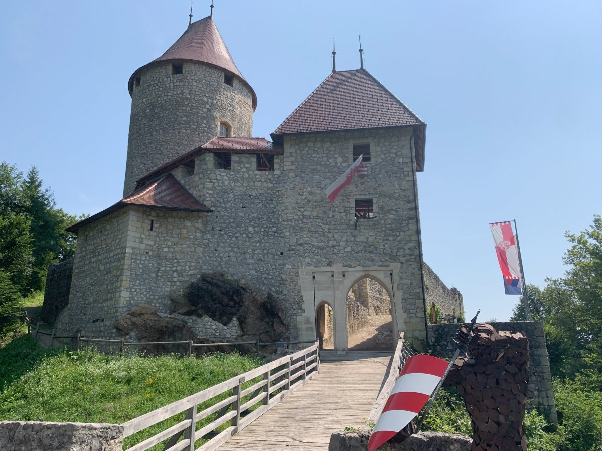 Zovnec castle is an absolute beauty, being carefully restored by a local village society.. Zovnec castle is an absolute beauty, being carefully restored by a local village society..