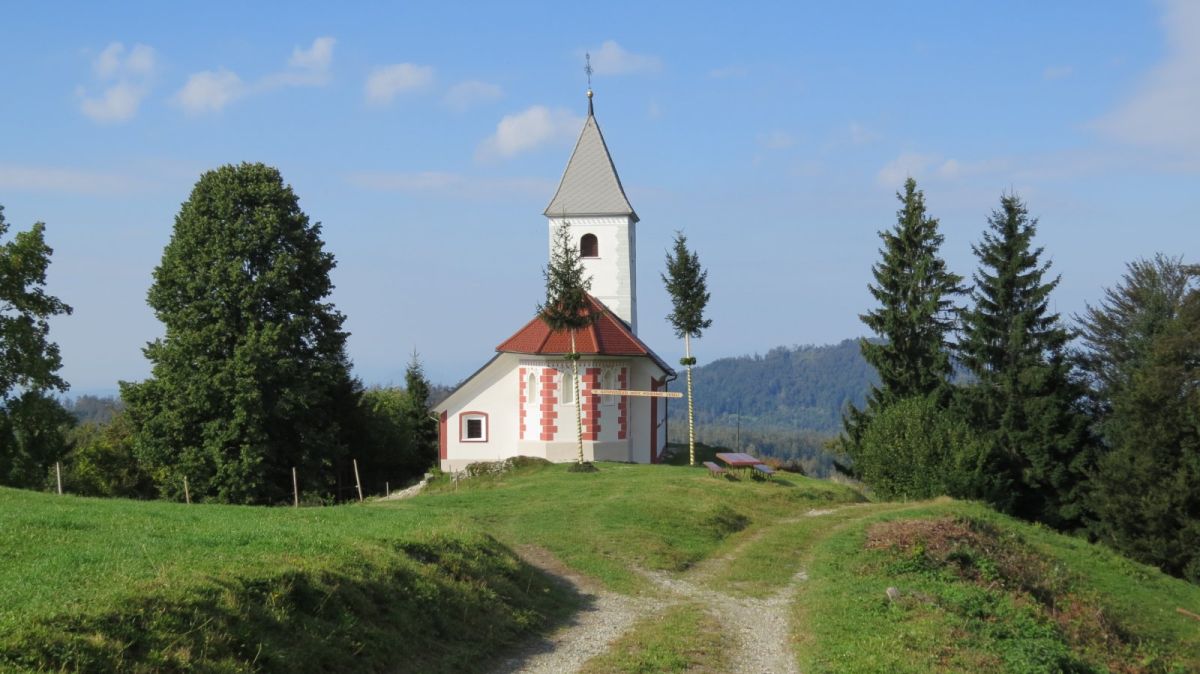 we found this idyllic church on the mountain road to Velika Planina and had to stop for a sandwwich.. we found this idyllic church on the mountain road to Velika Planina and had to stop for a sandwwich..