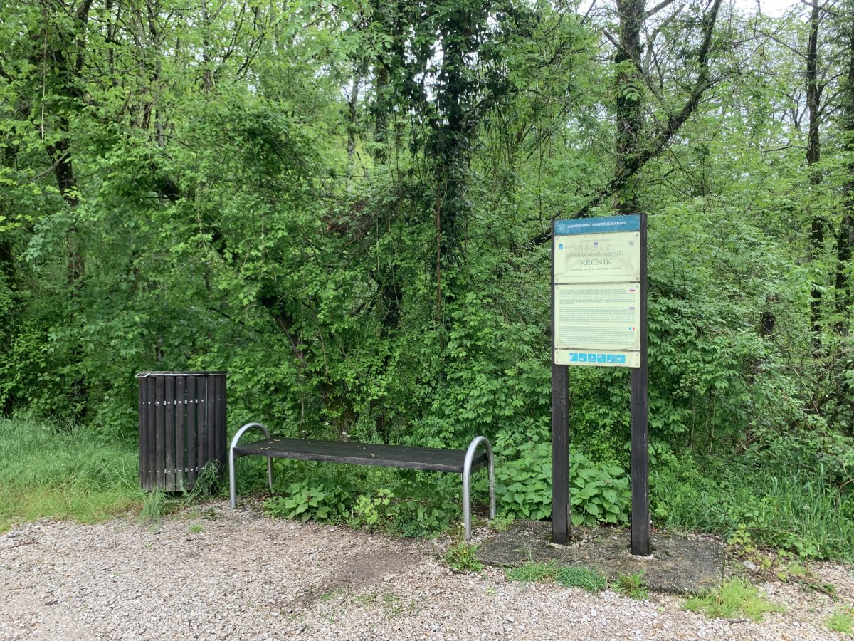 find this little car park and you have cracked it.. the gorge is behind here..