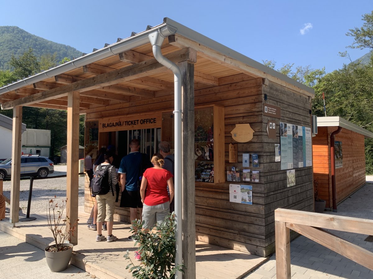 Get your tickets at this shiny new ticket office next to the cable car station.. Get your tickets at this shiny new ticket office next to the cable car station..