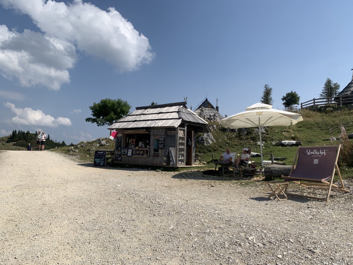 A good selection of hot dogs, cafes and ice cream on top now, but NOT too many.. A good selection of hot dogs, cafes and ice cream on top now, but NOT too many..