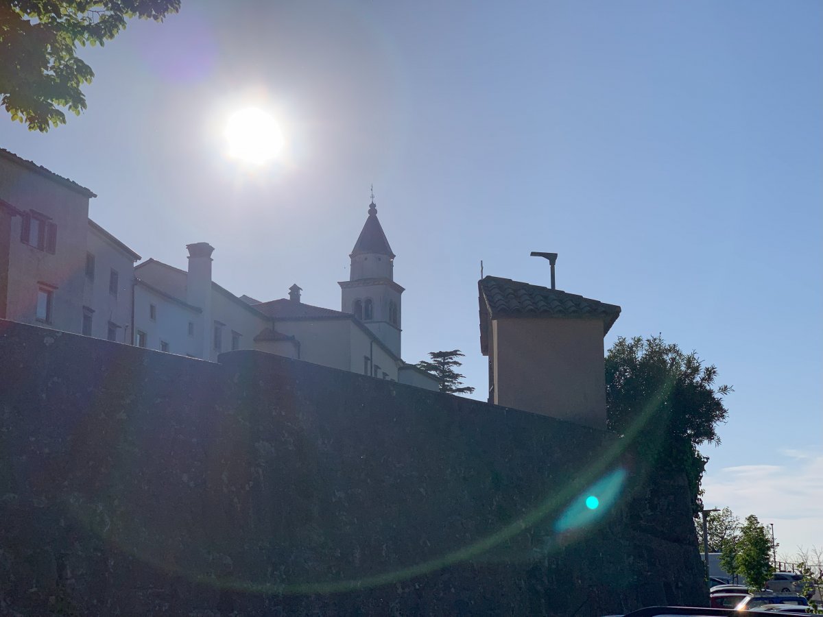 This village is perched on a hill, slap bang in the middle of the Vipava valley, protected by a huge wall and a castle.. This village is perched on a hill, slap bang in the middle of the Vipava valley, protected by a huge wall and a castle..