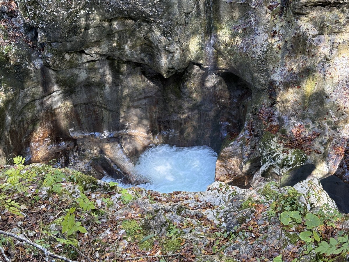 You get a much clearer view of how water has shaped this gorge on the way back down.. You get a much clearer view of how water has shaped this gorge on the way back down..