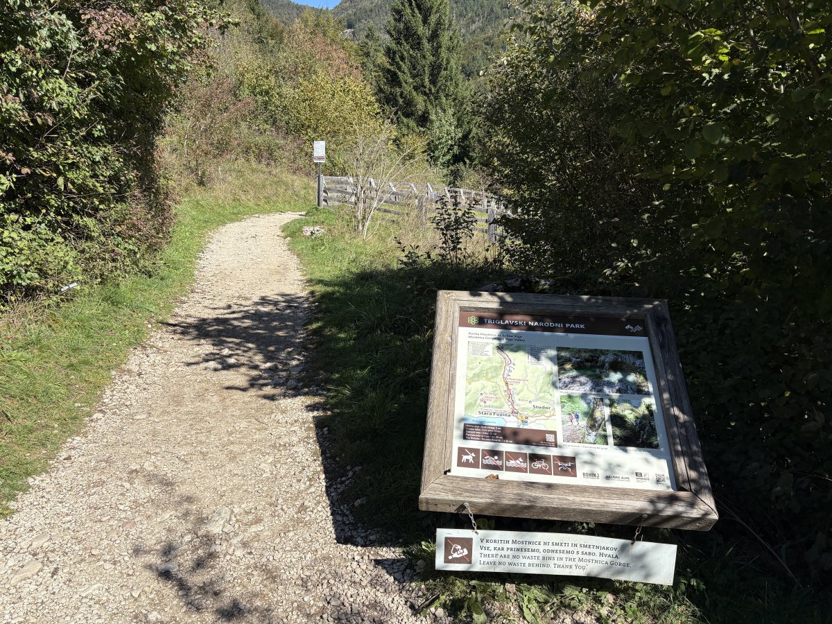 The start of the path from the car park.. The start of the path from the car park..