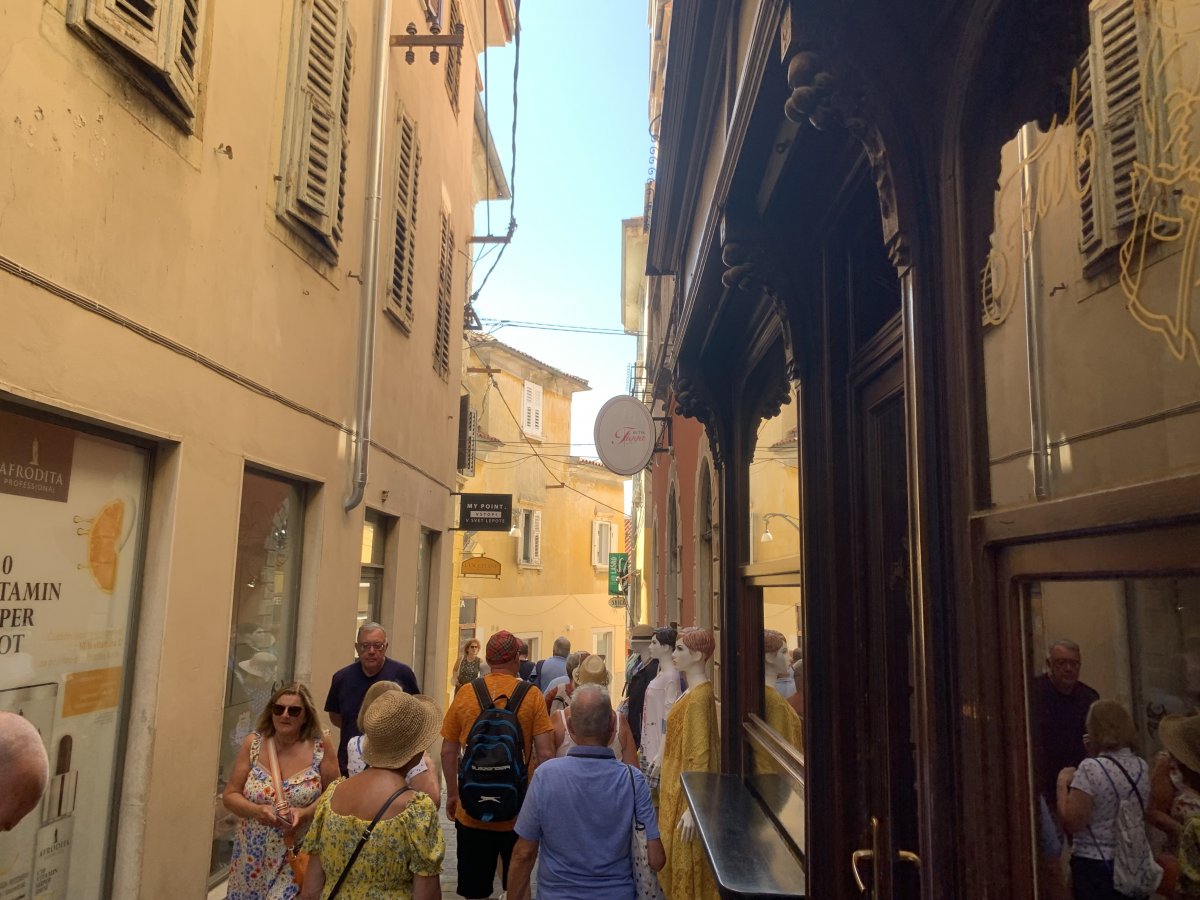 Several narrow shopping streets, which are so rare in Slovenia, they are frankly a joy to behold and rub shoulders with a few other visitors..