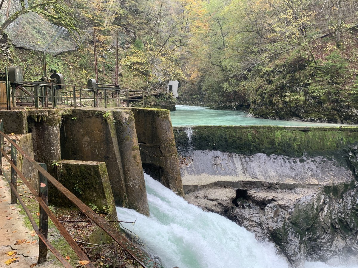 A spectacular dam filters bucket loads of water towards the end of the gorge..