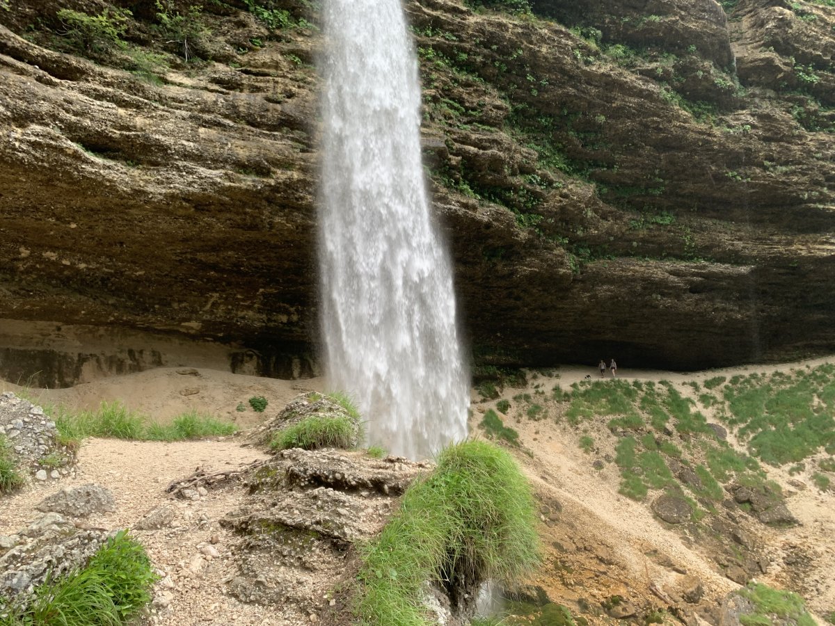 Yep, for people with nerves of steel you can hike BEHIND the massive waterflow.. epic Yep, for people with nerves of steel you can hike BEHIND the massive waterflow.. epic