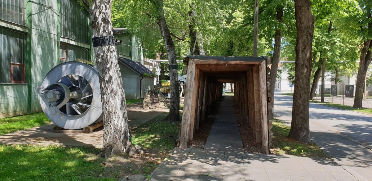 if you find this shaft then the mine museum entrance is straight ahead, grab your shovel!