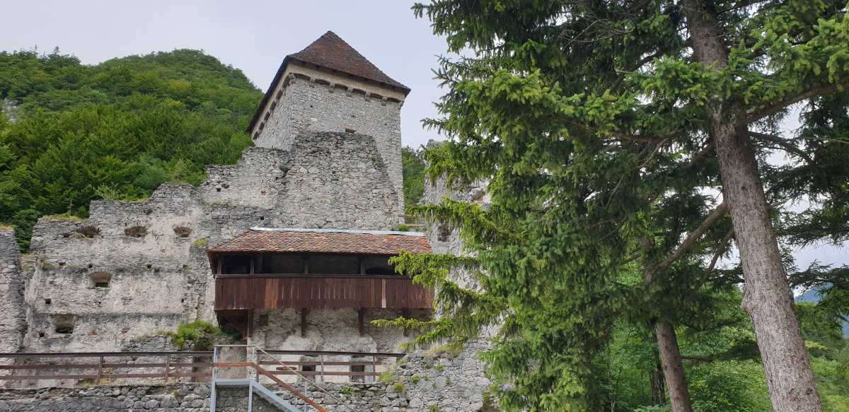Kamen castle is almost unknown, but a great explore, over the other side of the motorway from Bled..