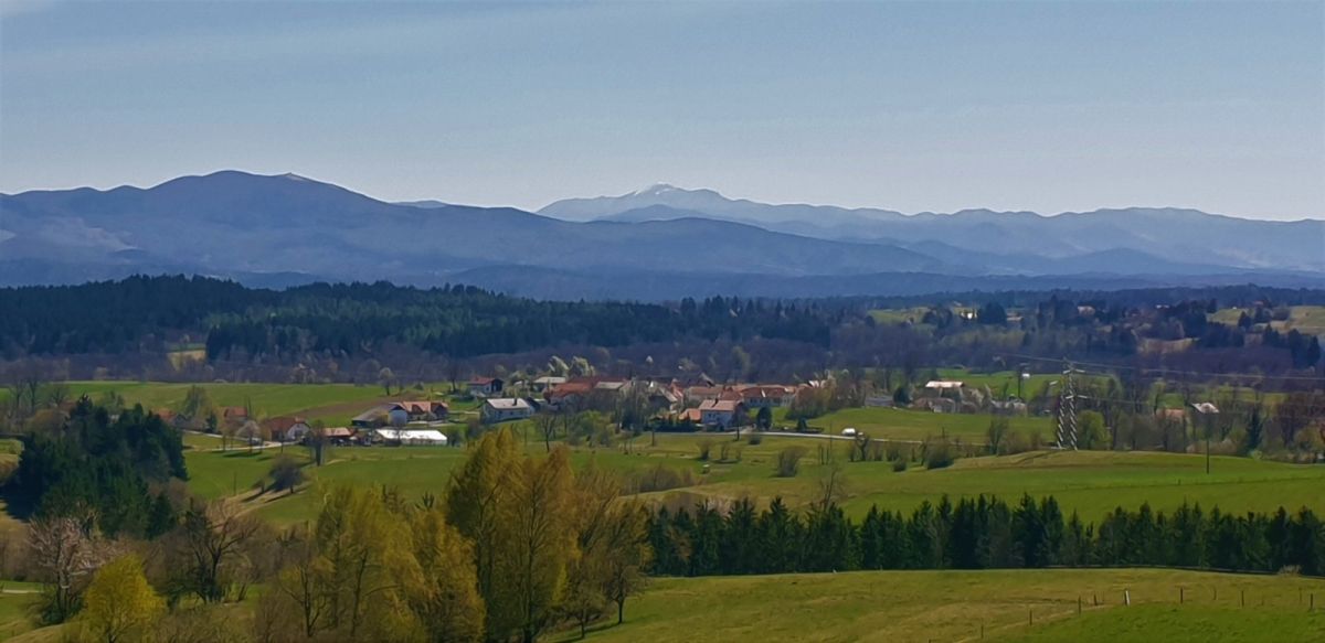 told you our village of Landol was 360 degrees surrounded by countryside.. the mountain peak in the distance is 40km away! told you our village of Landol was 360 degrees surrounded by countryside.. the mountain peak in the distance is 40km away!
