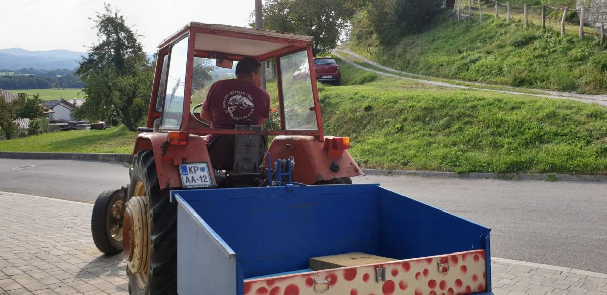 anyone for a tractor ride? anyone for a tractor ride?