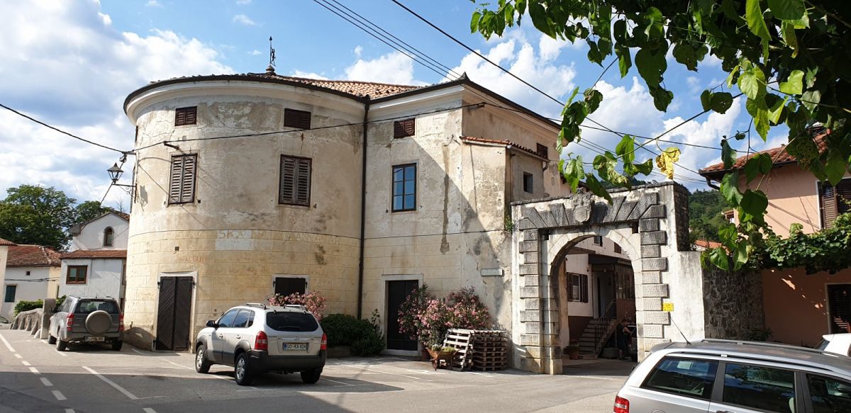 the last remaining defensive tower in pretty Vipava old town..