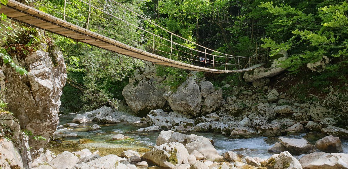lots of rocks here to explore and you can easily hop to the middle of the river too.. lots of rocks here to explore and you can easily hop to the middle of the river too..