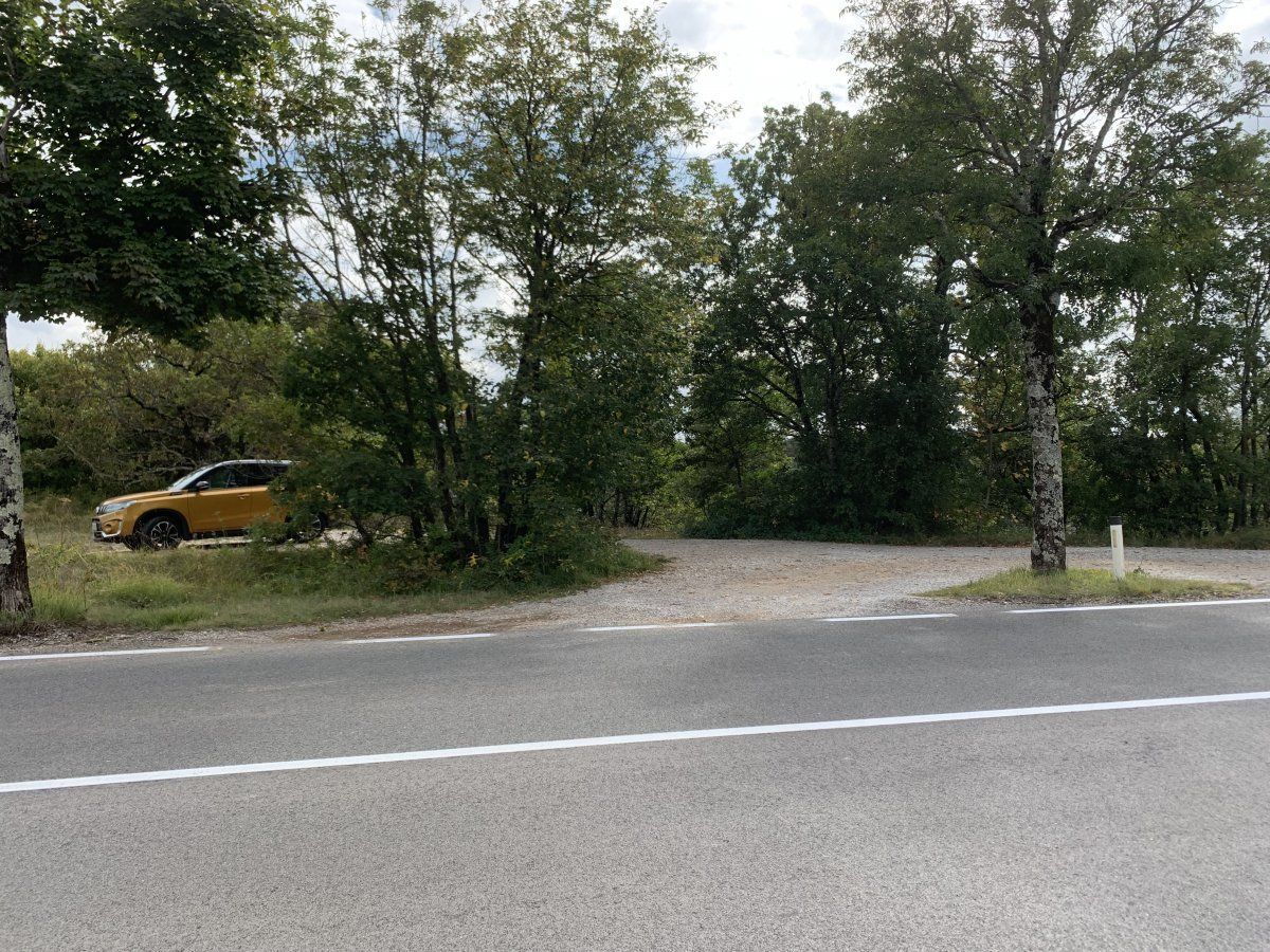 this is the tiny car park, turn left when leaving DIVACA direction LOKEV and LIPICA..