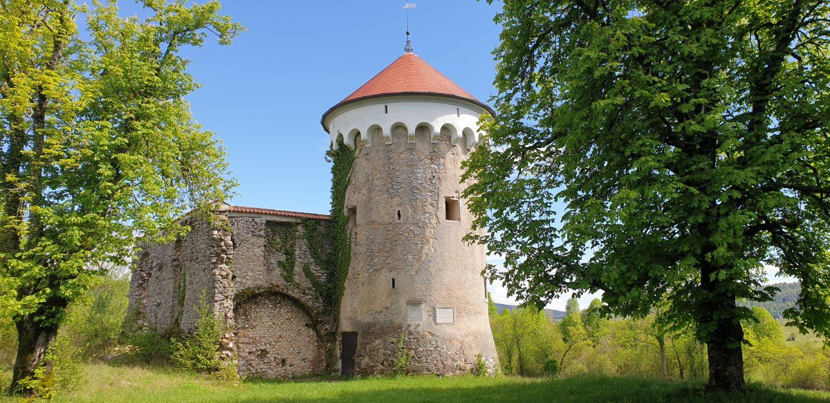 beautiful Kalc tower, close to 5 of the 17 disappearing lakes..