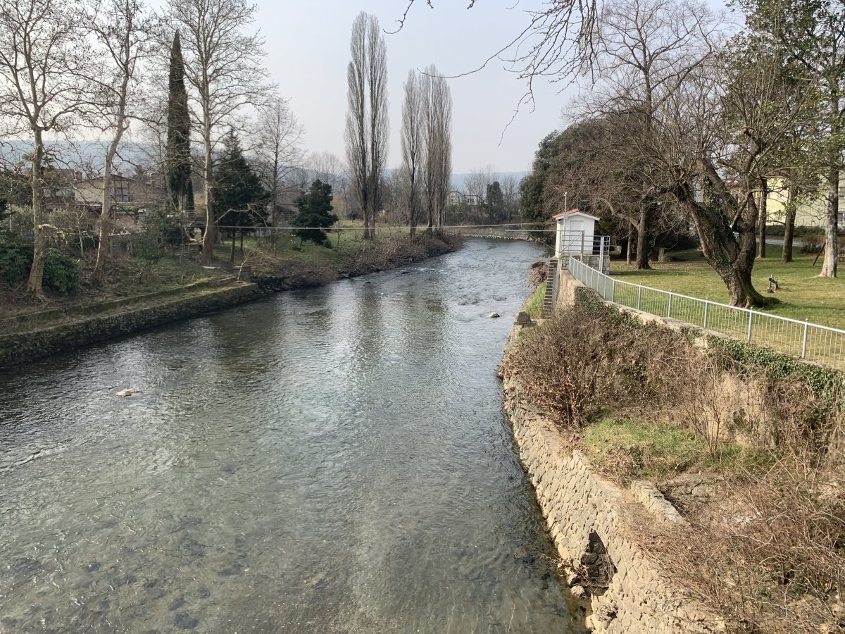 Miren is where the Vipava river leaves Green Slovenia to enter Italy and join the Soca Isonzo river.. Miren is where the Vipava river leaves Green Slovenia to enter Italy and join the Soca Isonzo river..