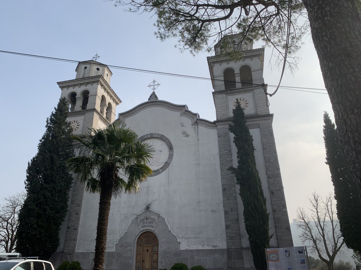 Miren Castle still has a castle up here, but now dominated by this beautiful church.. Miren Castle still has a castle up here, but now dominated by this beautiful church..