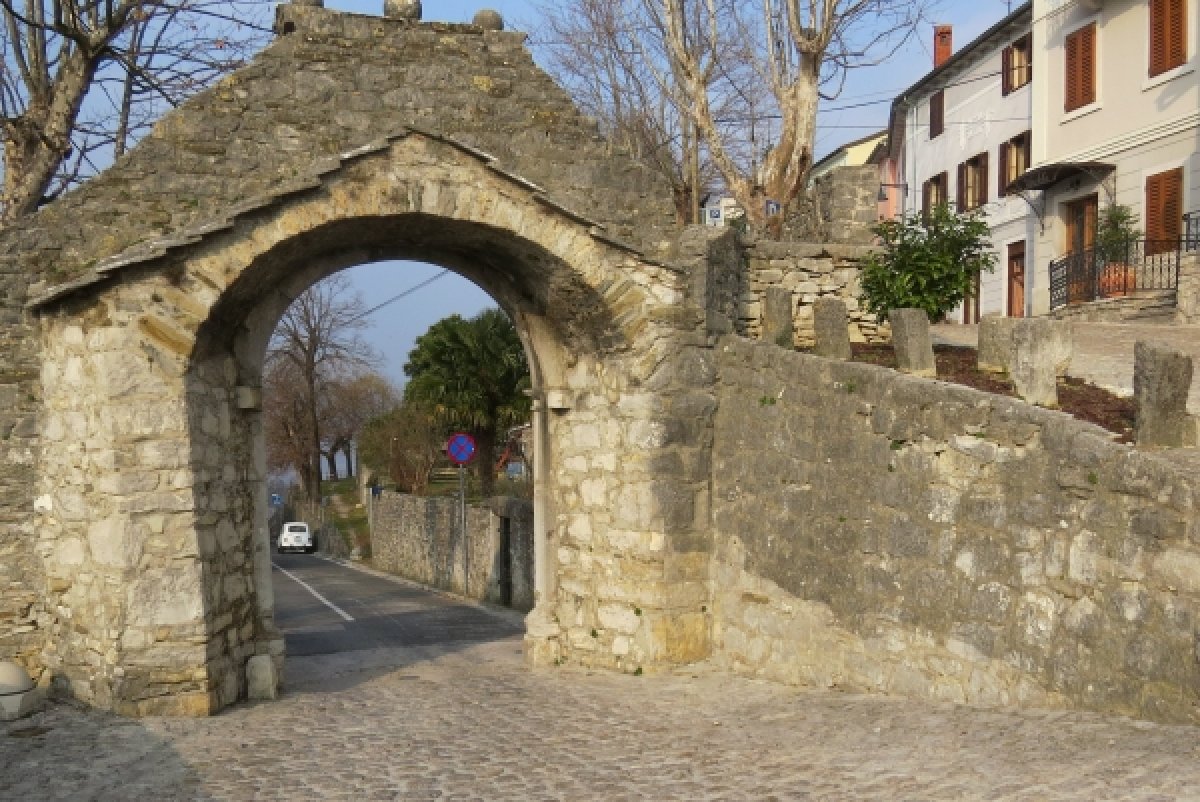 Buzet old town sits on top of a hill and we love exploring up there with fantastic views.. Buzet old town sits on top of a hill and we love exploring up there with fantastic views..