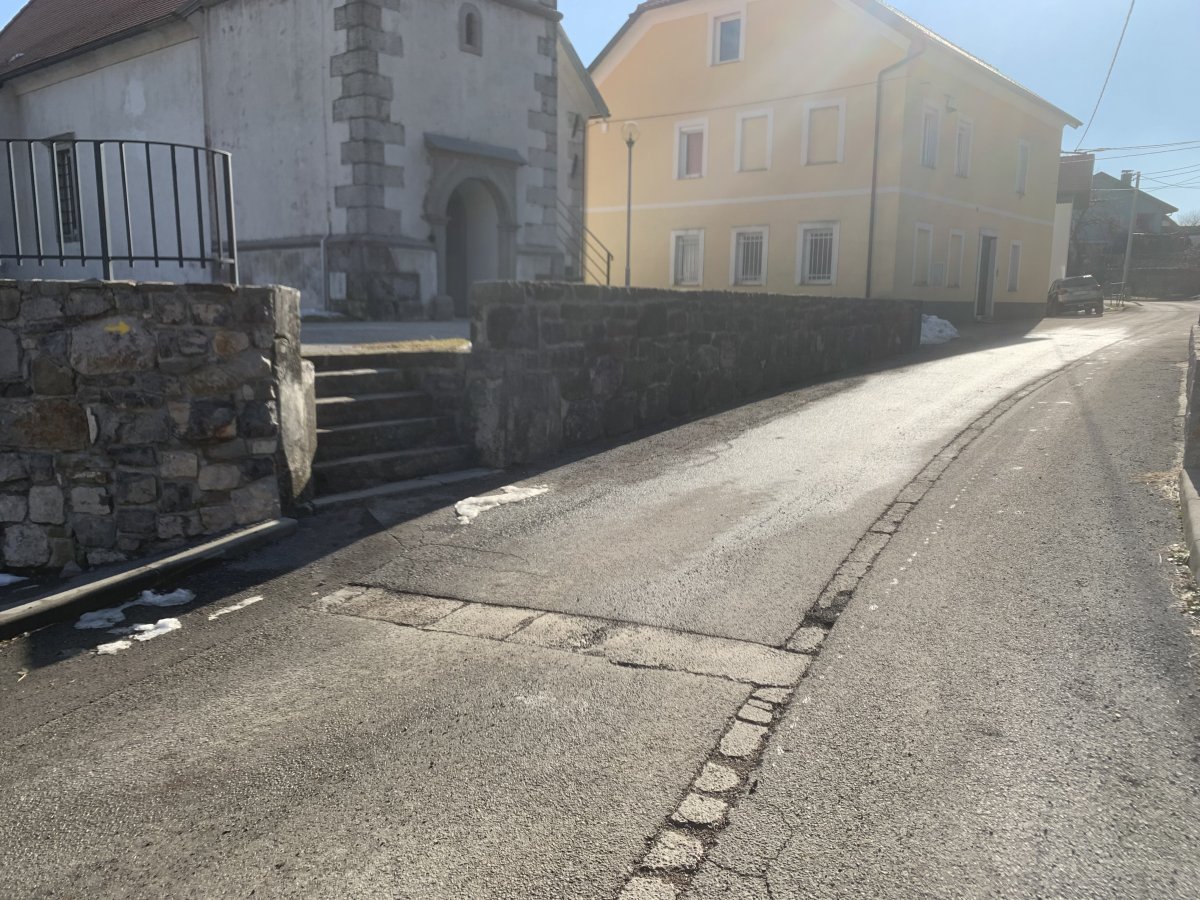 another crucial turn marked on the wall by the church in Veliko Ubeljsko.. another crucial turn marked on the wall by the church in Veliko Ubeljsko..