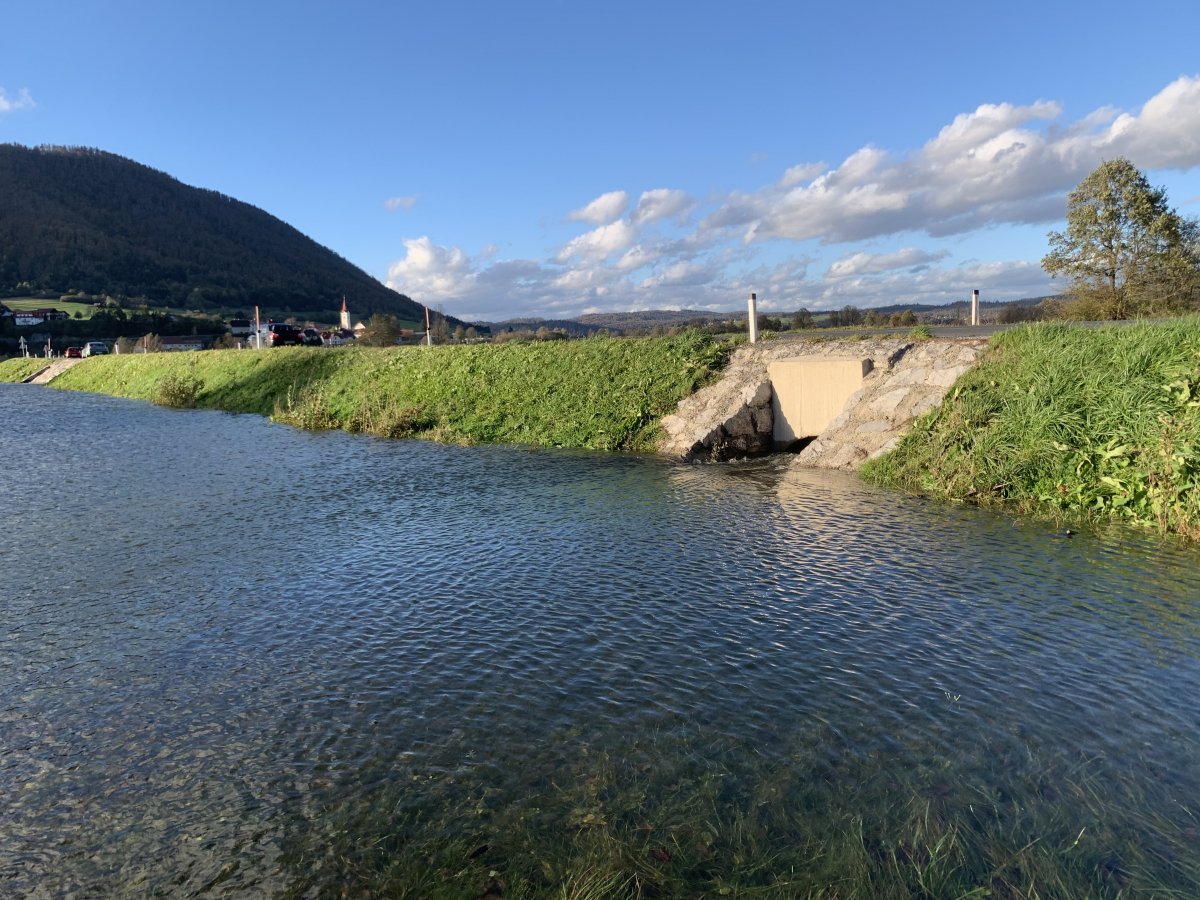 Water gushes from this field under the main road using special tunnel aquaducts.. Water gushes from this field under the main road using special tunnel aquaducts..