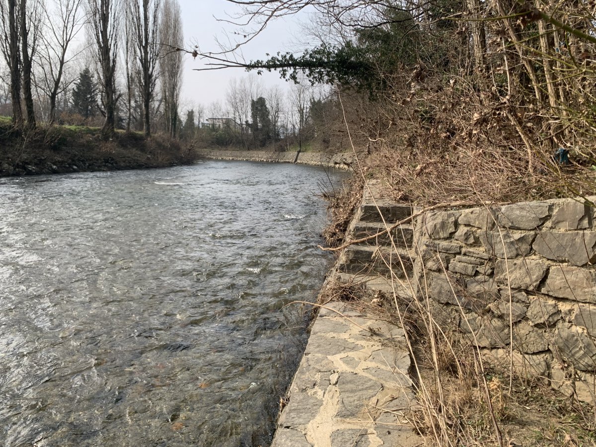 Miren, the last town in Slovenia, is where the Vipava river rushes off into Italy.. Miren, the last town in Slovenia, is where the Vipava river rushes off into Italy..