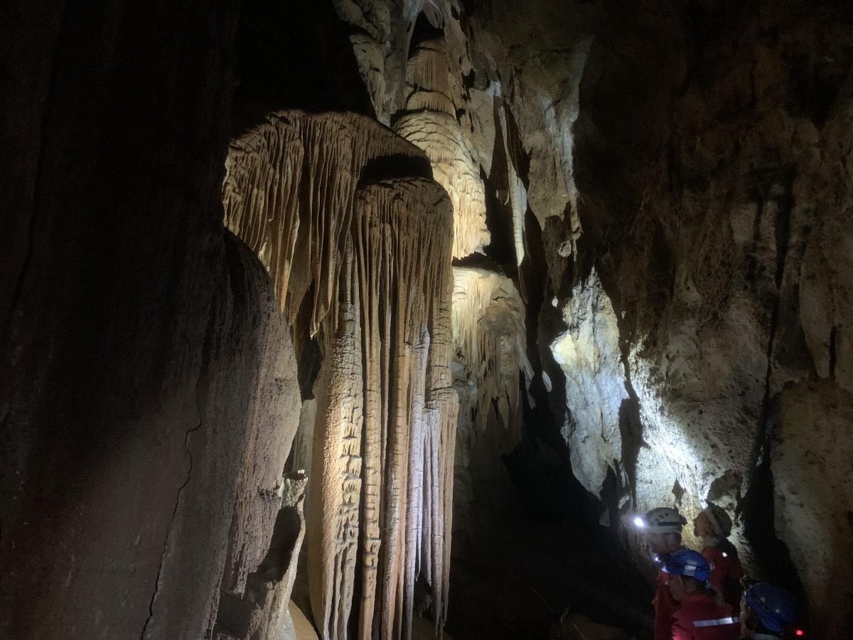 huge paradise chamber mini tour at the end of the Planina cave..