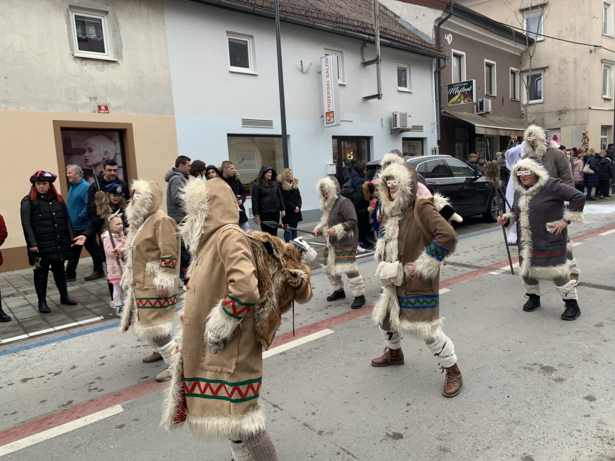 these dancing Eskimoes were one of the wierdest acts we saw in Postojna..