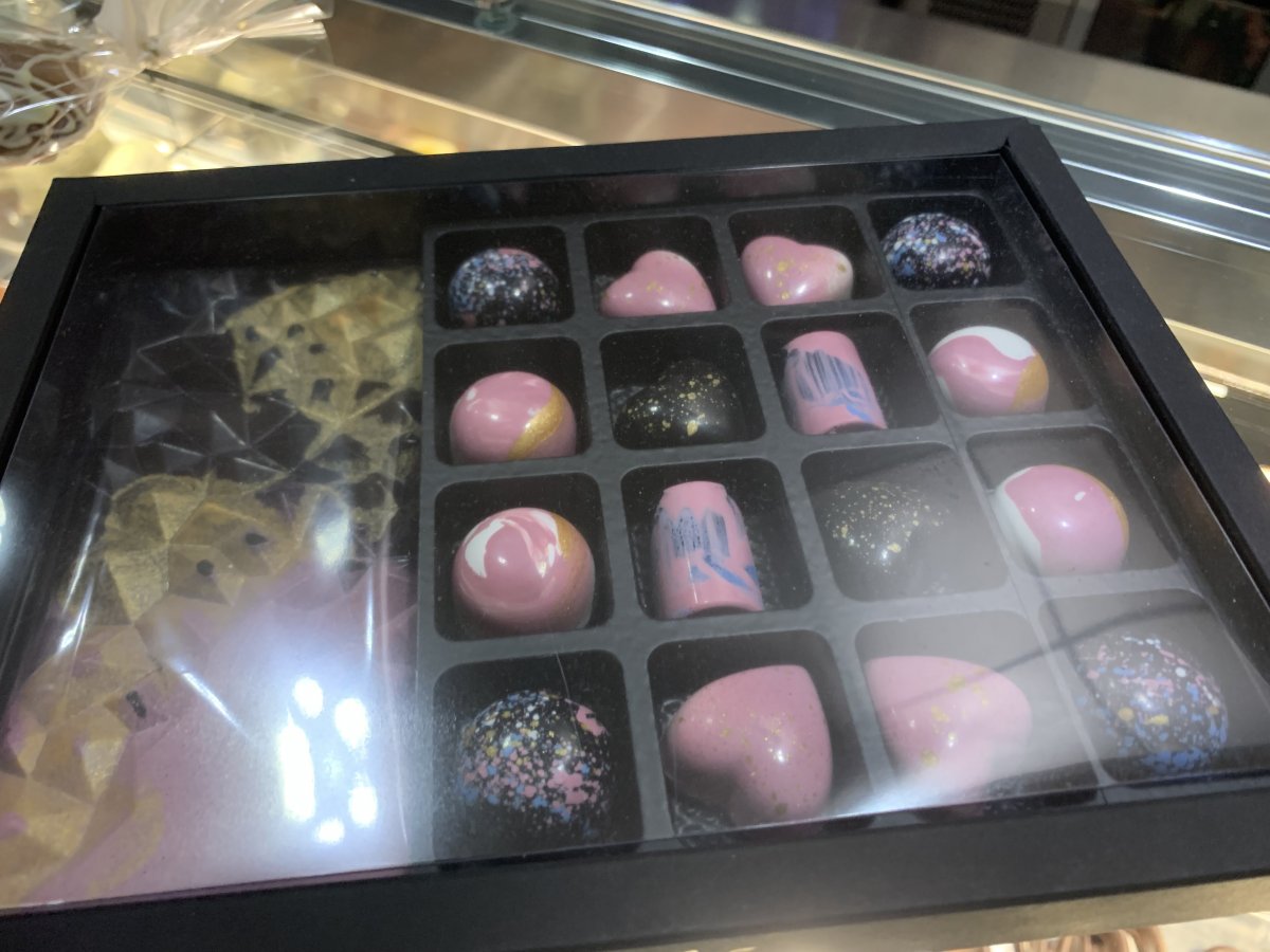 Pink selection box at Erilos.. Pink selection box at Erilos..
