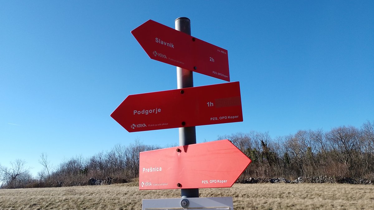 2 approaches to Slavnik from Presnica village, either hike across to Podgorje or go directly up from here.. 2 approaches to Slavnik from Presnica village, either hike across to Podgorje or go directly up from here..