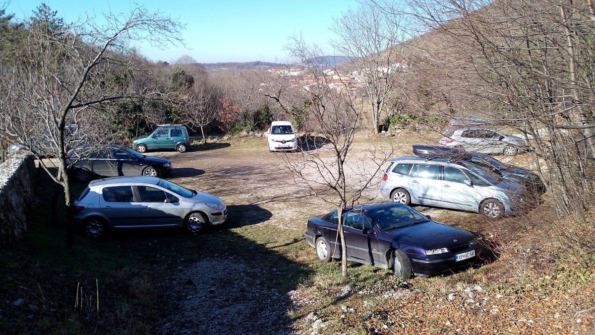 the first small car park at the top of Presnica village.. the first small car park at the top of Presnica village..