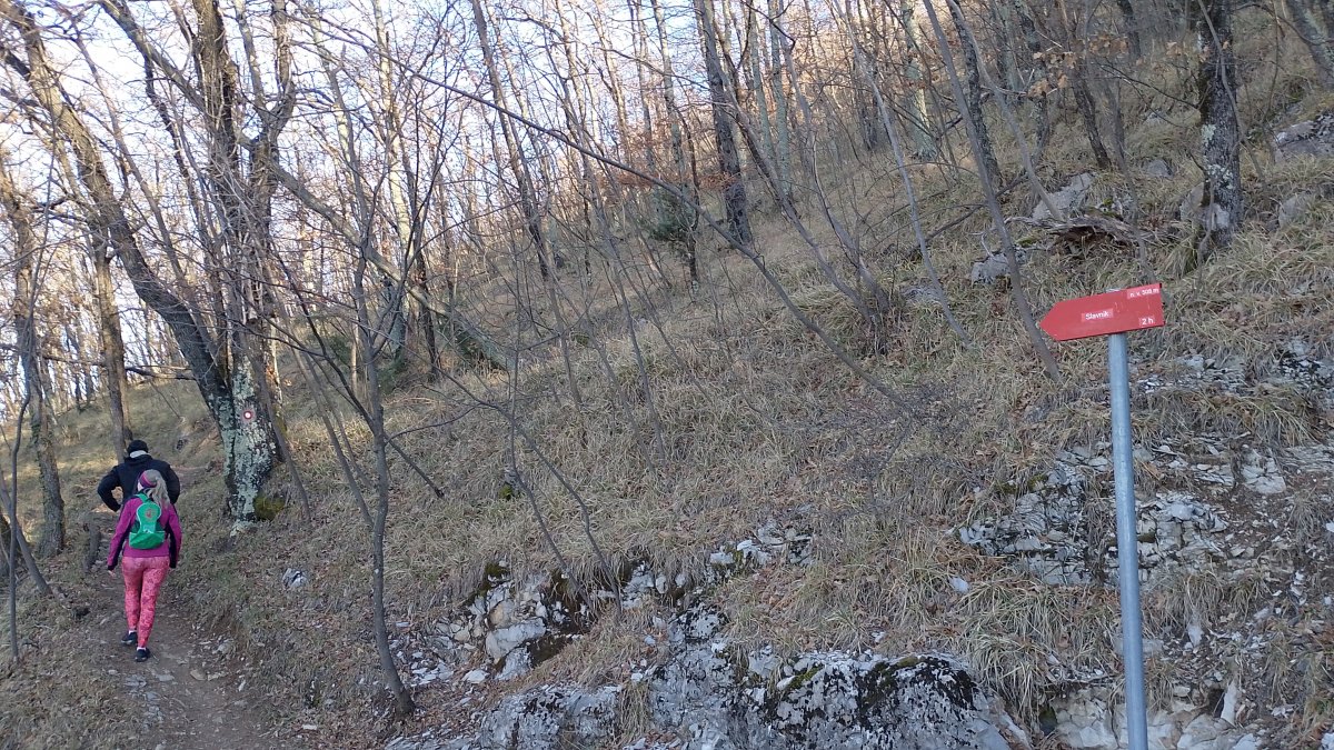 This is where the Presnica hike starts, just on the other side of the railway, 2 hours to go is quite accurate.. This is where the Presnica hike starts, just on the other side of the railway, 2 hours to go is quite accurate..