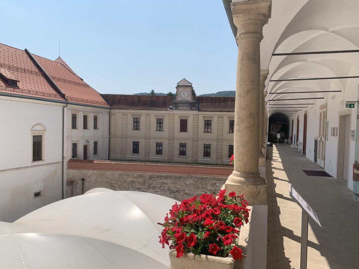 This is a big old castle, with typical inner courtyard.. This is a big old castle, with typical inner courtyard..