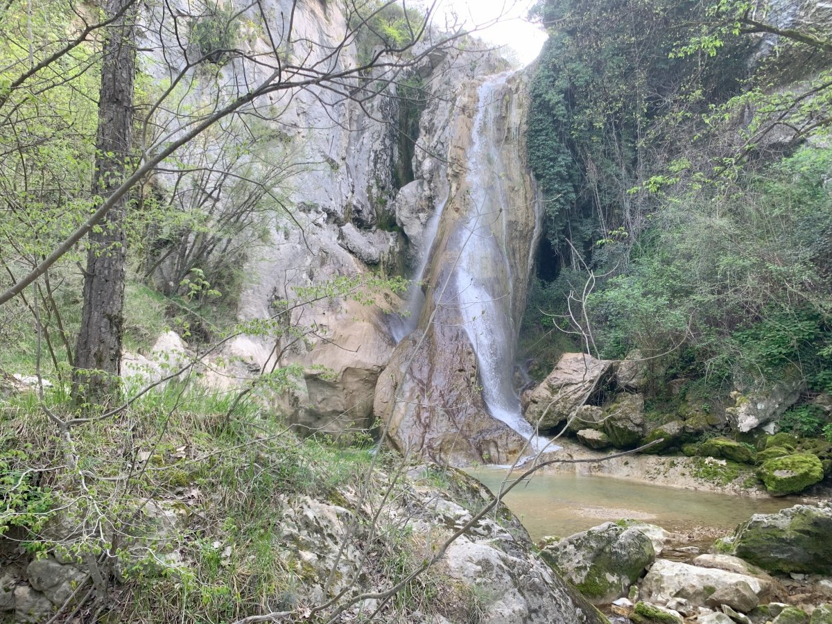 Imagine arriving at this waterfall for the first time.. Imagine arriving at this waterfall for the first time..