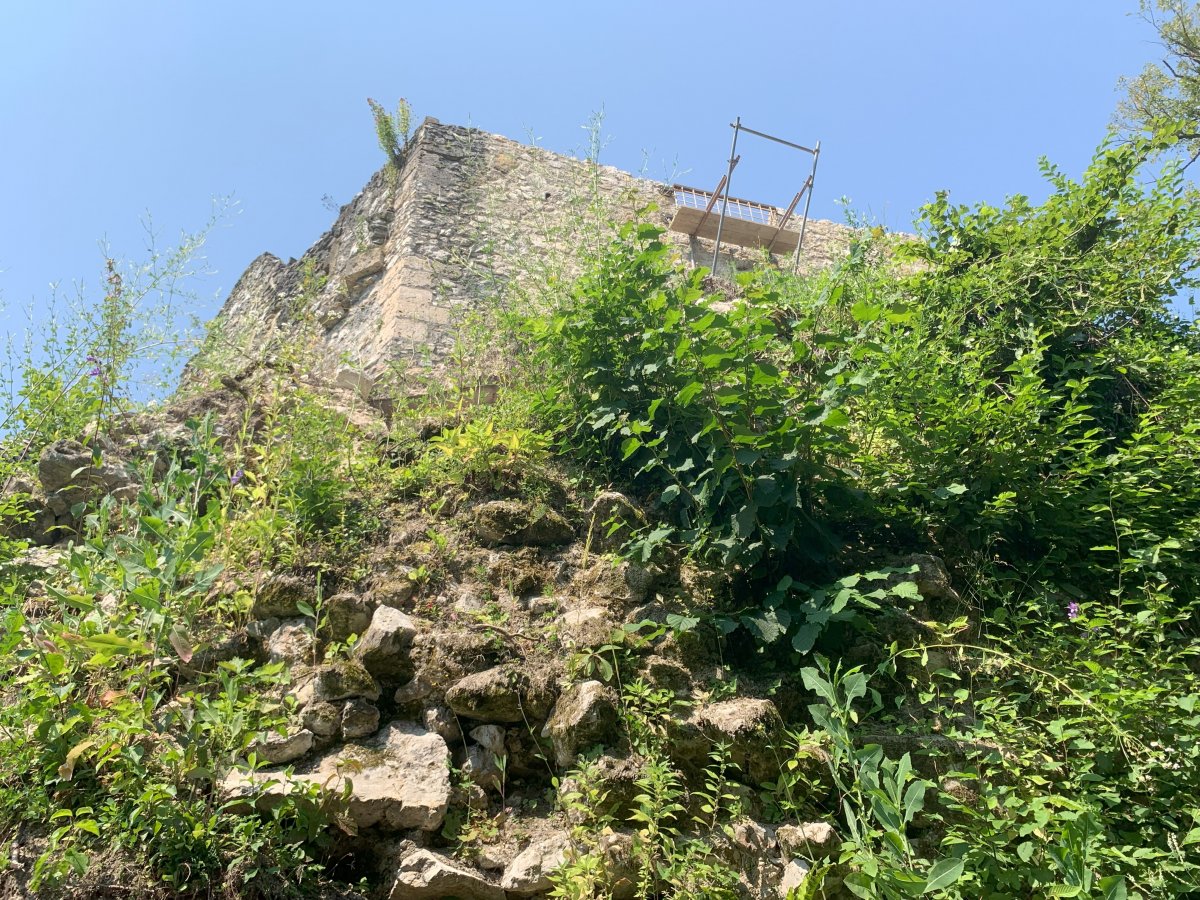 the scale of the task of repairing this huge castle is awesome as the people actually doing it.. the scale of the task of repairing this huge castle is awesome as the people actually doing it..