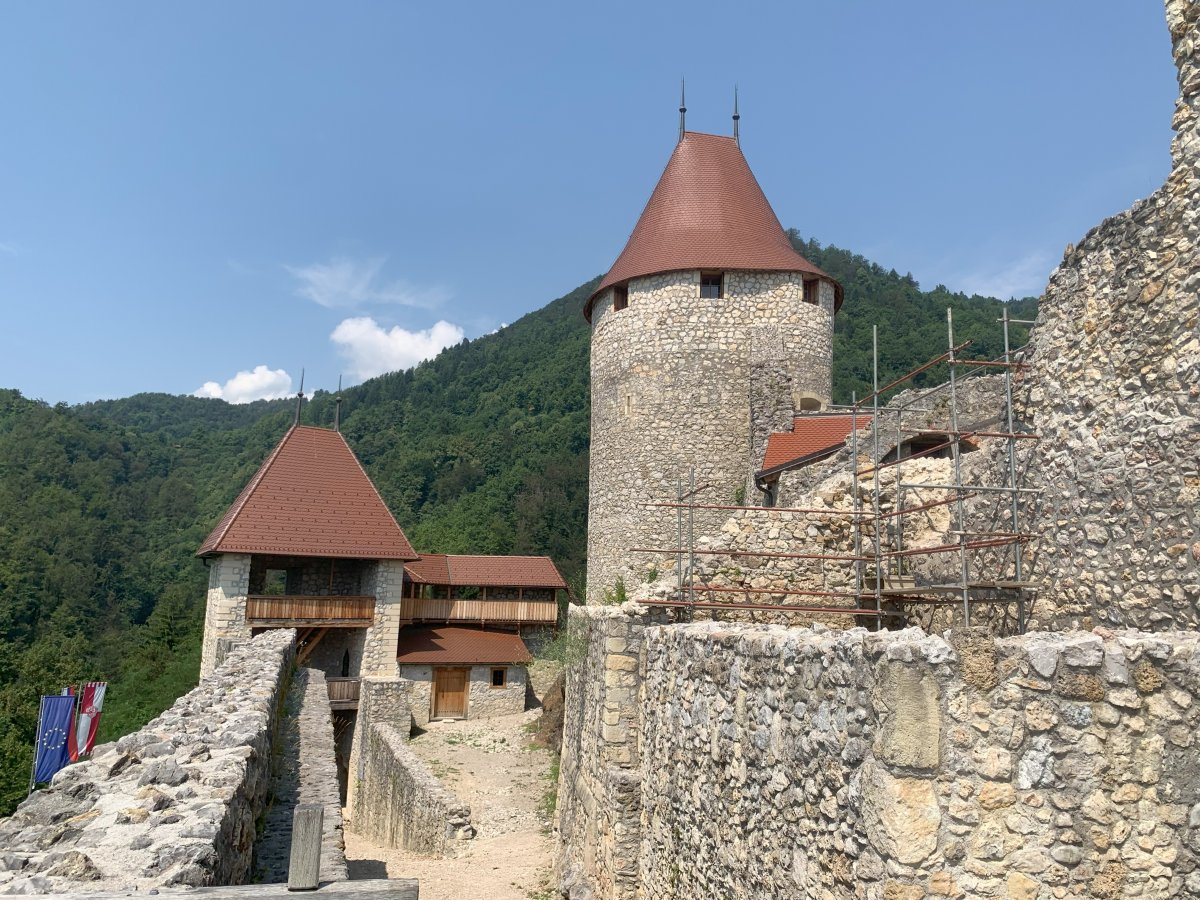 This is how a bunch of friends rebuild a castle.. This is how a bunch of friends rebuild a castle..