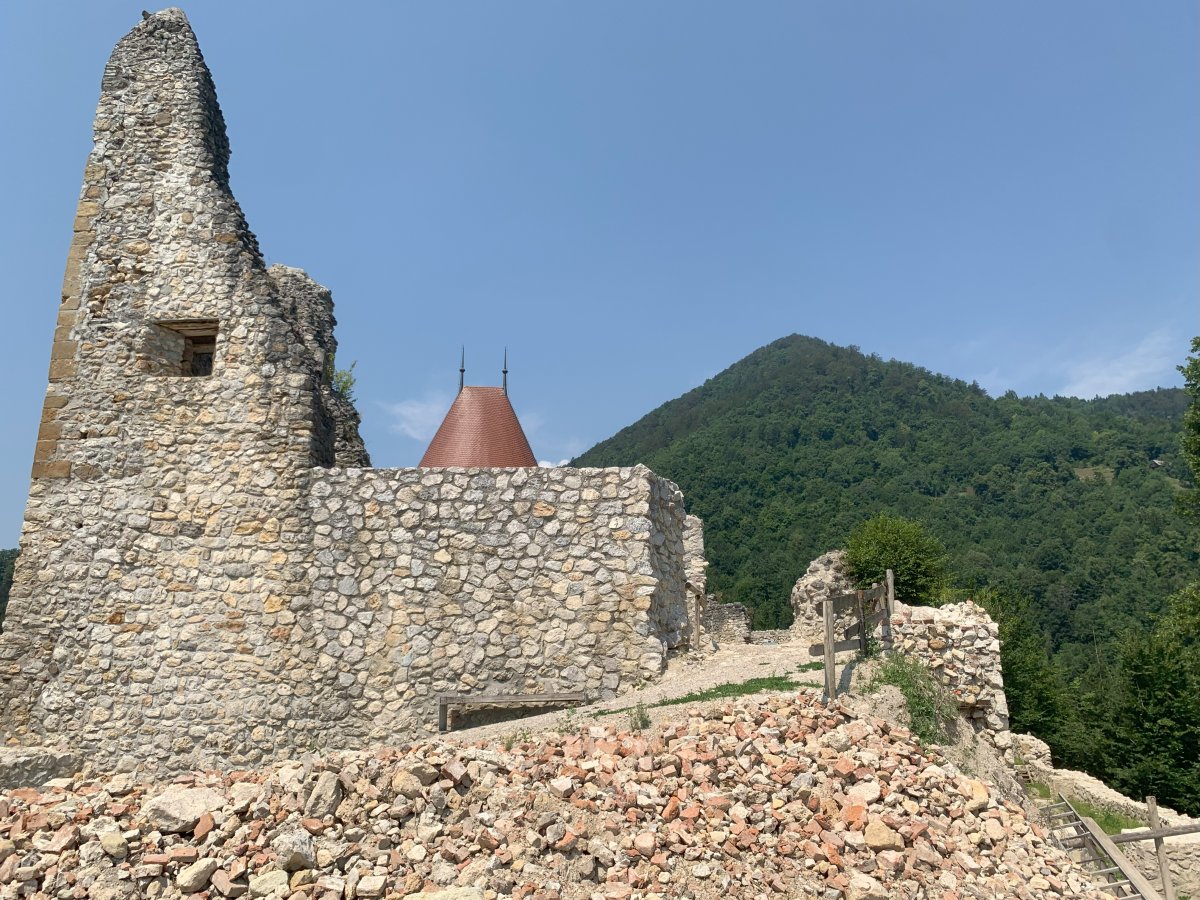 There is a lot of work still to do at the front of the castle, but it still looks perfect now.. There is a lot of work still to do at the front of the castle, but it still looks perfect now..