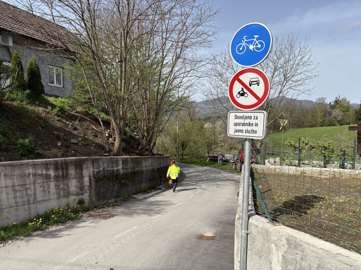 In Zagon you can join this bike path to rejoin the forest loop to Landol..