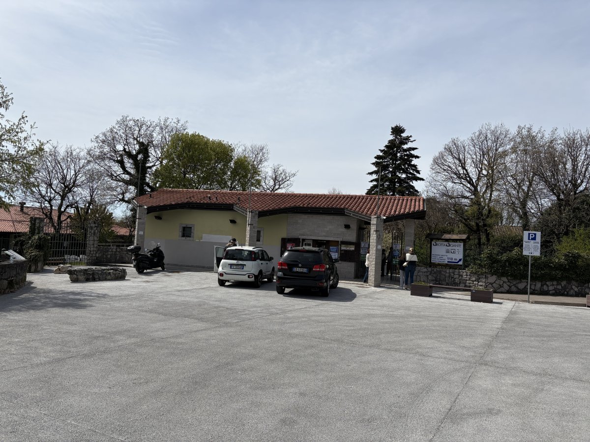 This is the car park and the EXIT of the cave with a little shop and summer cafe.. Park here and walk 5 mins to the Visitor Centre.. This is the car park and the EXIT of the cave with a little shop and summer cafe.. Park here and walk 5 mins to the Visitor Centre..