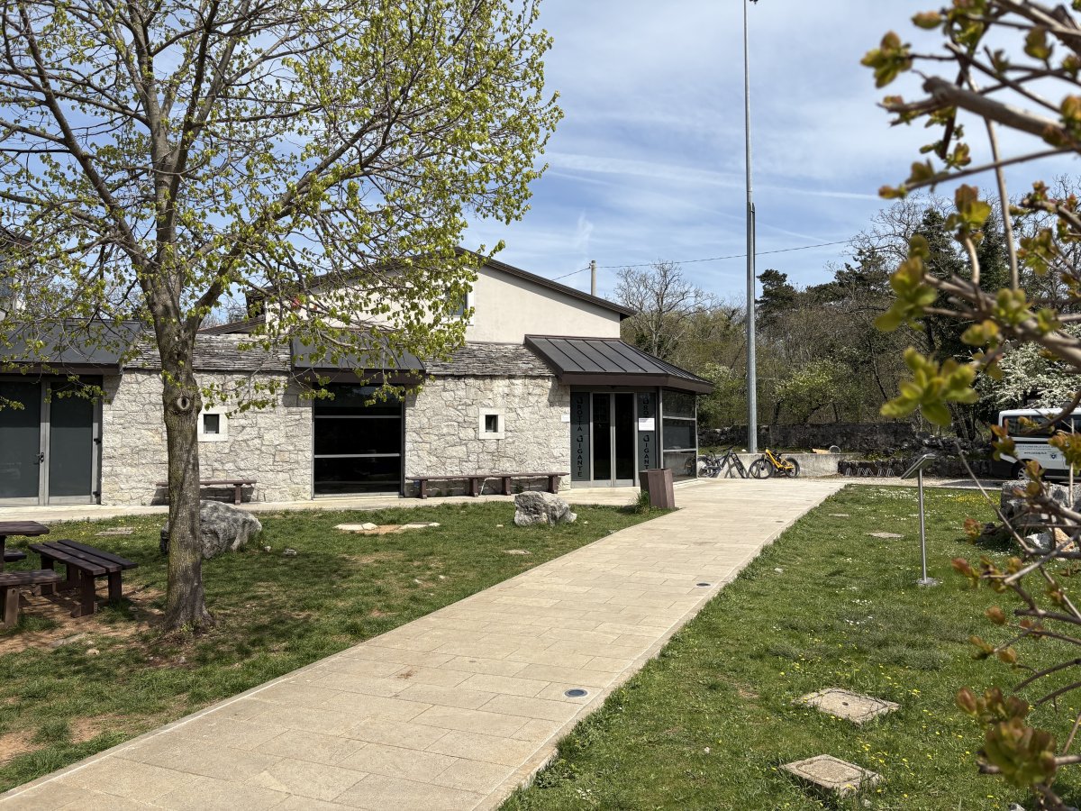 This is the visitor centre where you buy the tickets and commence your tour.. This is the visitor centre where you buy the tickets and commence your tour..