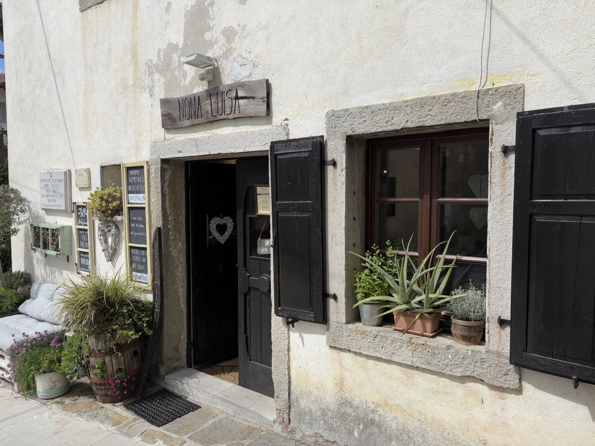 Brda.. Slovenian hill top villages are so understatingly relaxed with a few little shops hidden away for you to find.. Brda.. Slovenian hill top villages are so understatingly relaxed with a few little shops hidden away for you to find..