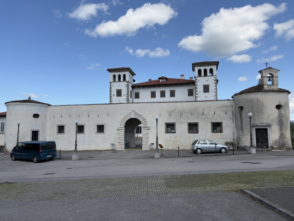 Brda.. We were shocked but not surprised that nobody seems to know how amazing the Brda wine region is in May and Dobrovo castle was deserted.. Brda.. We were shocked but not surprised that nobody seems to know how amazing the Brda wine region is in May and Dobrovo castle was deserted..