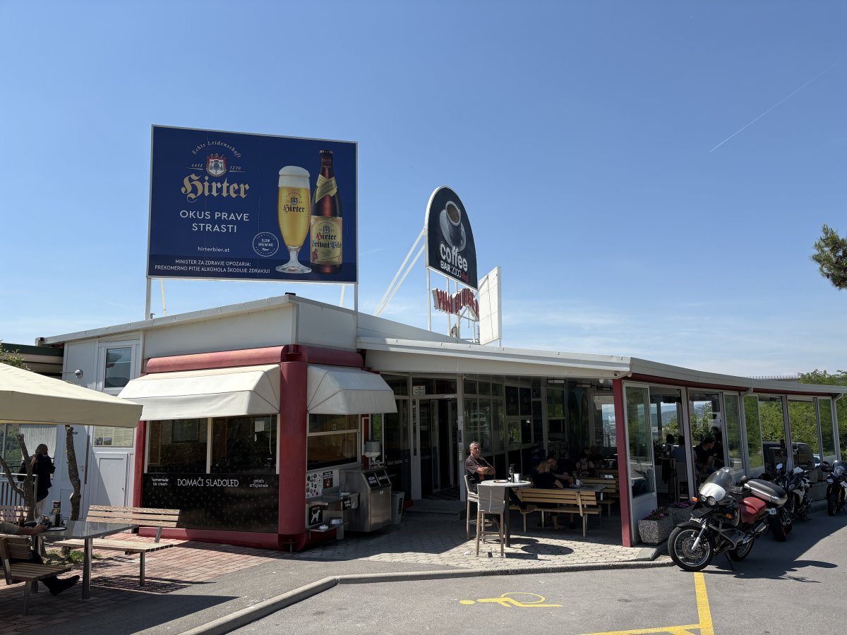 Vikki's Burgers is just down the road with epic views over the coast and behind to the cliff.. Vikki's Burgers is just down the road with epic views over the coast and behind to the cliff..