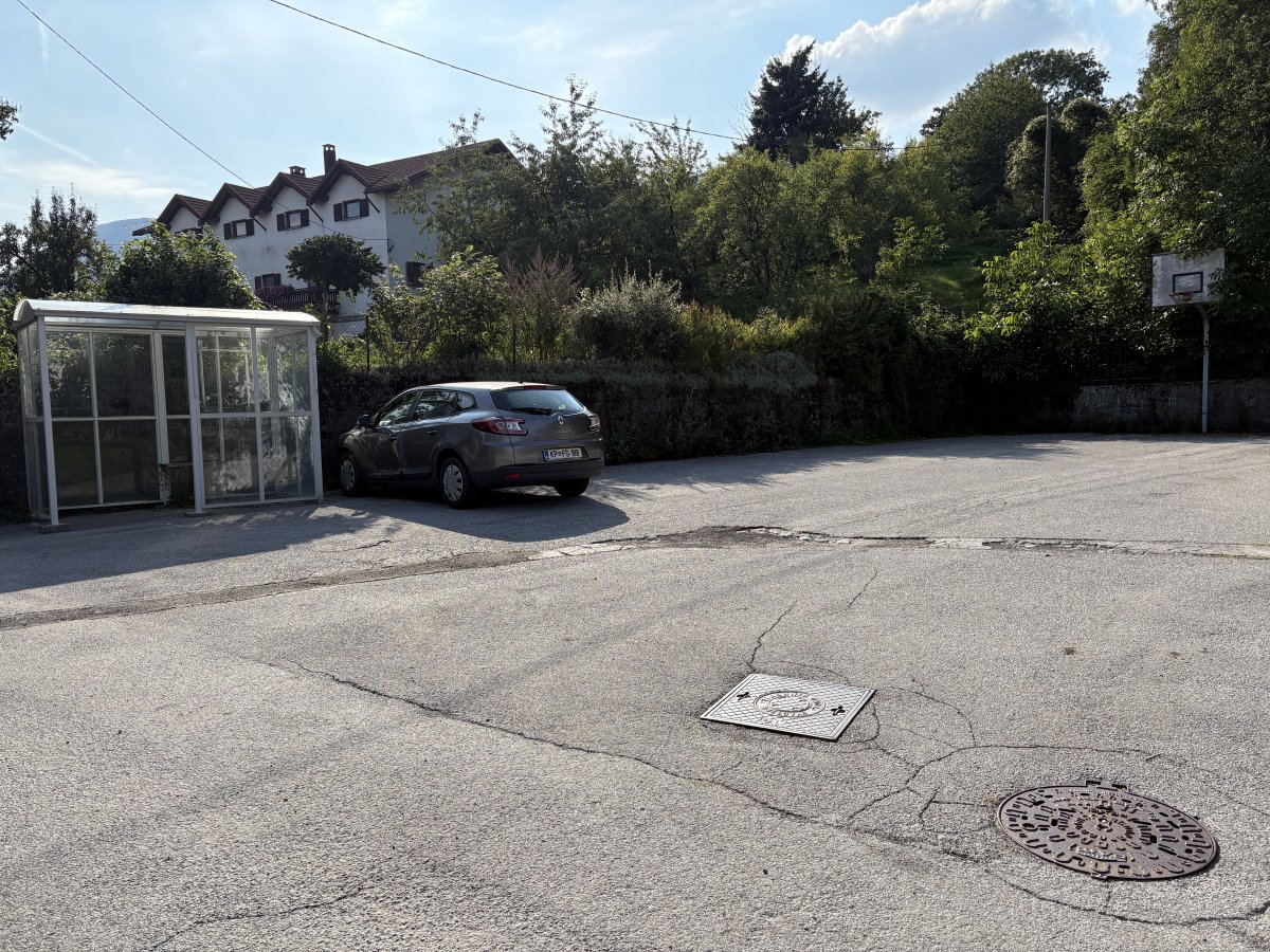 You can park here in Strane, but better not under the basketball net.. You can park here in Strane, but better not under the basketball net..