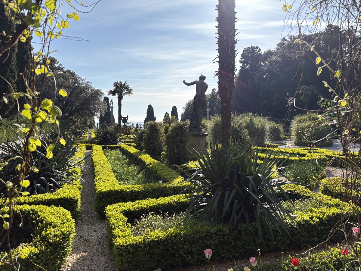 The gardens were also filled with many tropical flowers as the Archduke was very interested in botany.. The gardens were also filled with many tropical flowers as the Archduke was very interested in botany..