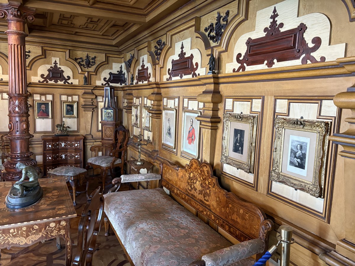 One room is decked out in the same style as the Archduke's battleship, so it feels like you are in a ship's cabin.. One room is decked out in the same style as the Archduke's battleship, so it feels like you are in a ship's cabin..