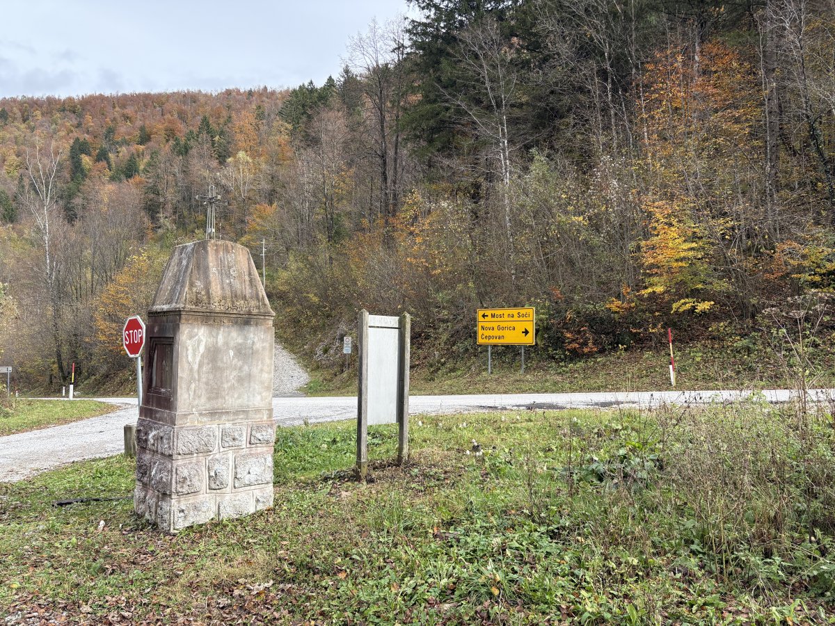 The Boroevic Road between Cepovan and Most na Soci with lots of trees and notta lotta other cars.. The Boroevic Road between Cepovan and Most na Soci with lots of trees and notta lotta other cars..