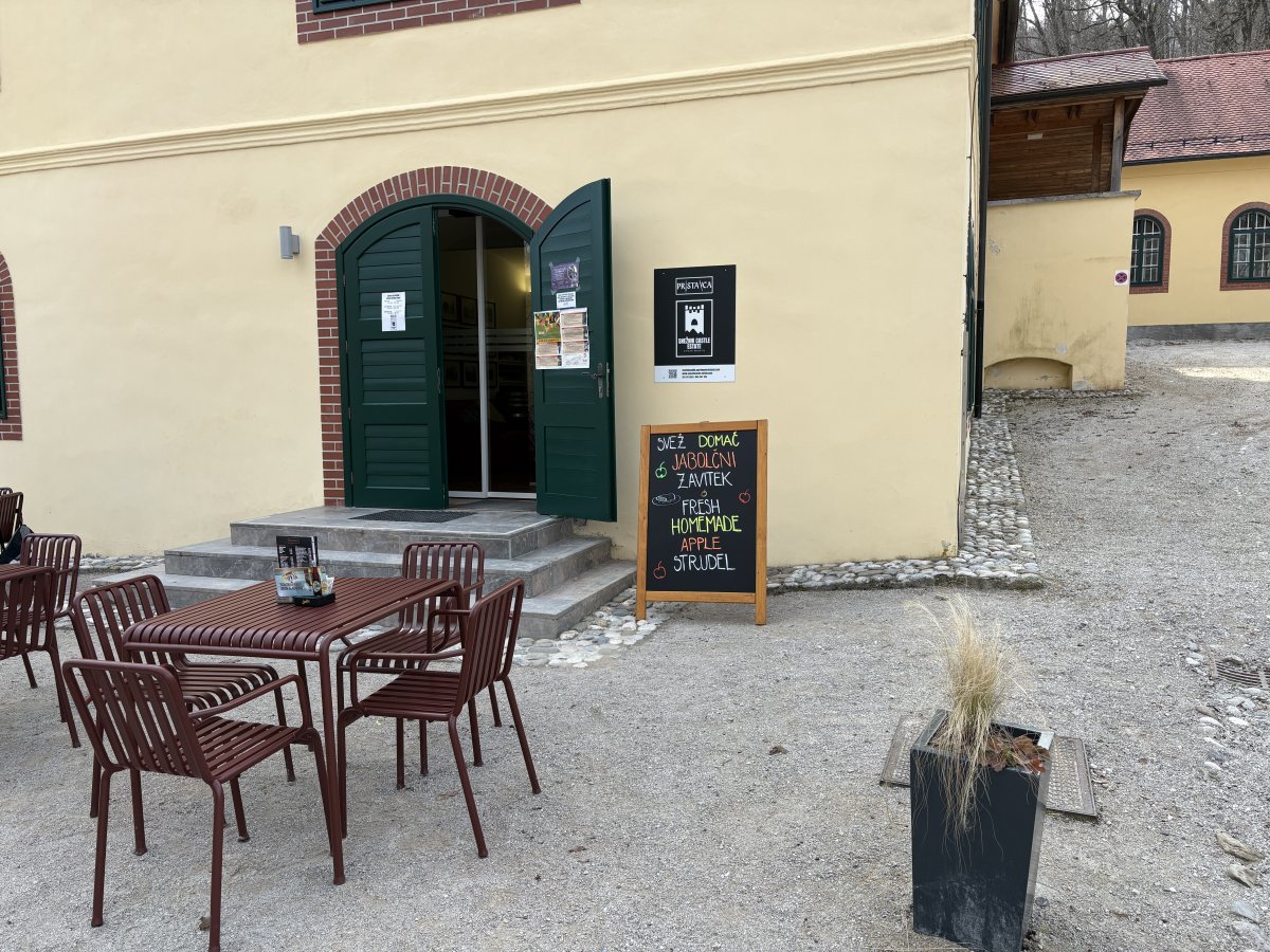 At last, a cafe at Seznik castle.. At last, a cafe at Seznik castle..
